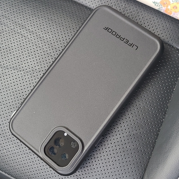 iPhone 11 Pro Max Life proof case - Picture 4 of 5